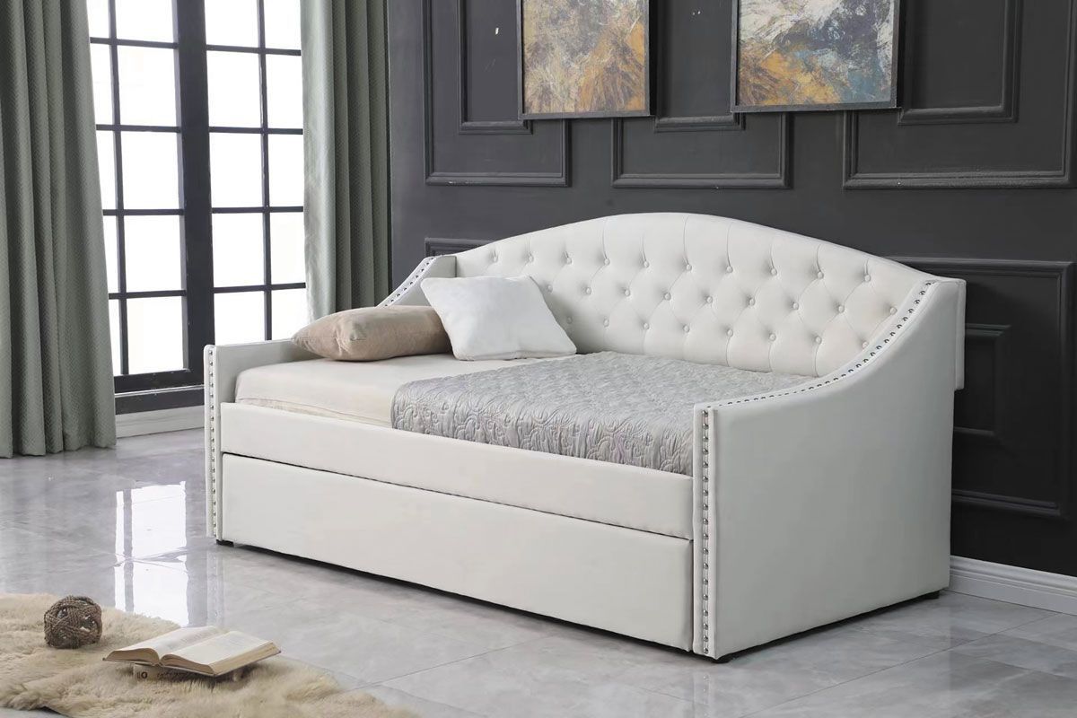 Picture of JOLENE CREAM DAYBED W/TRUNDLE